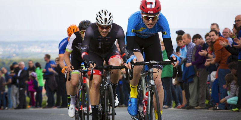 流媒体大厅内正在播放高清足球比赛直播的画面