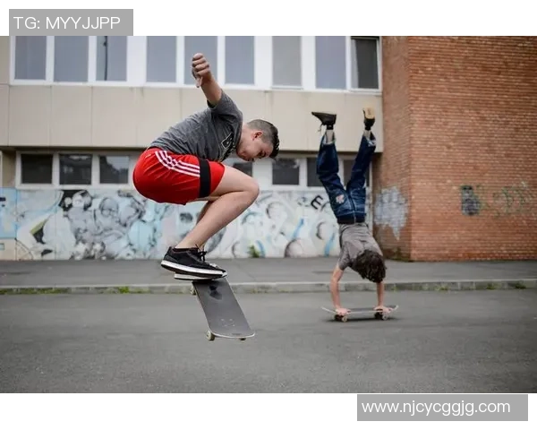 重庆滑板队在世界滑板锦标赛中以61分稳居积分榜首位